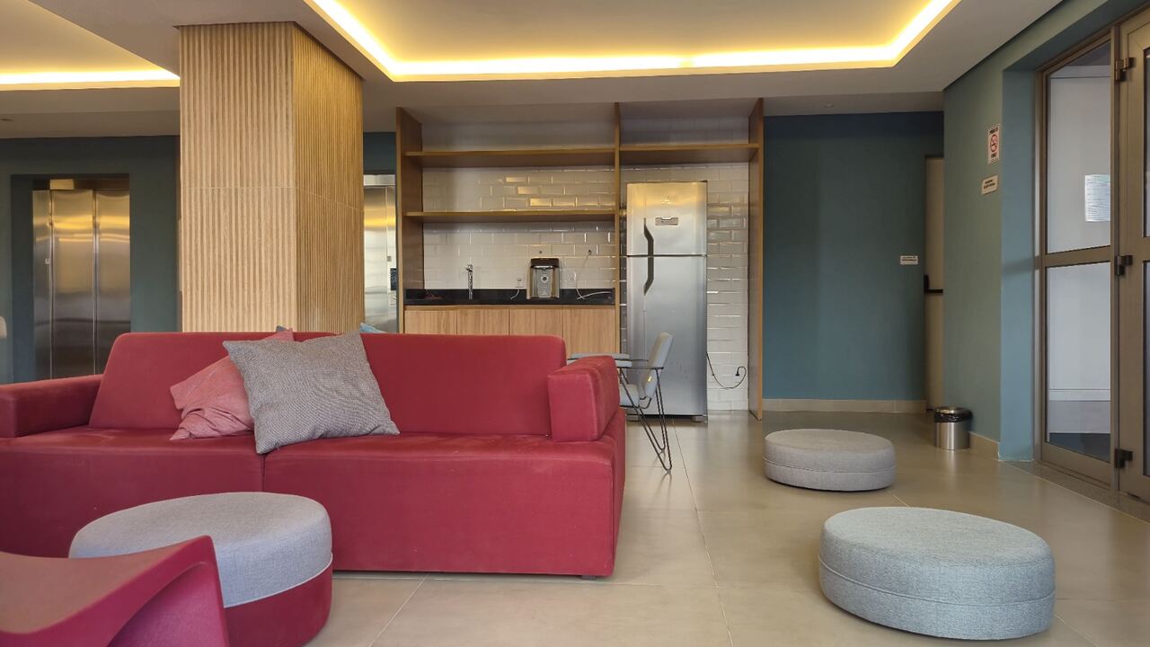 apc1-f4_Easy-Resize.com